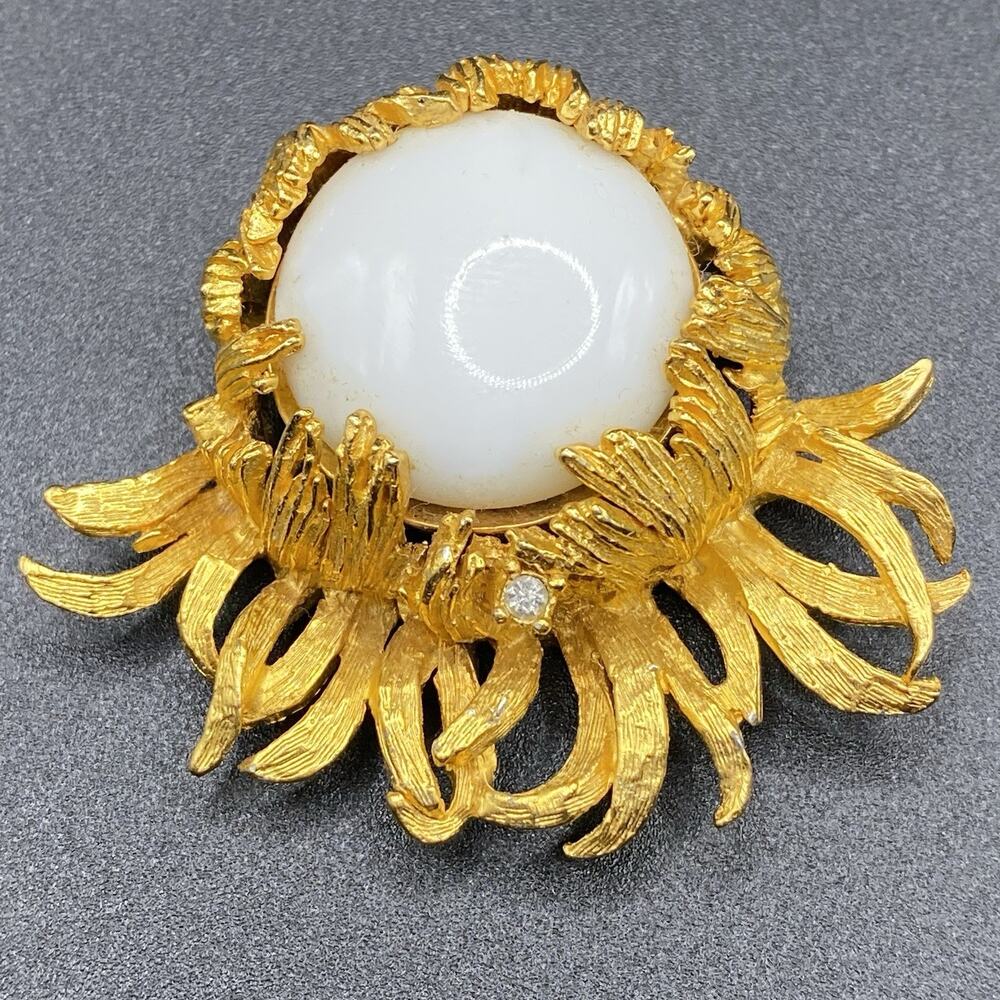 Vintage Robert Demario Signed Milk Glass Cabochon Sea Anemone Brooch Pin Rare